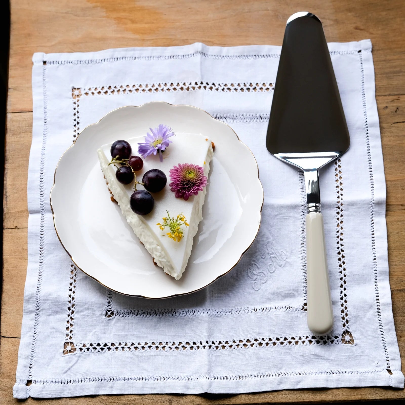 Pop Unis Light Kaki Tart Server