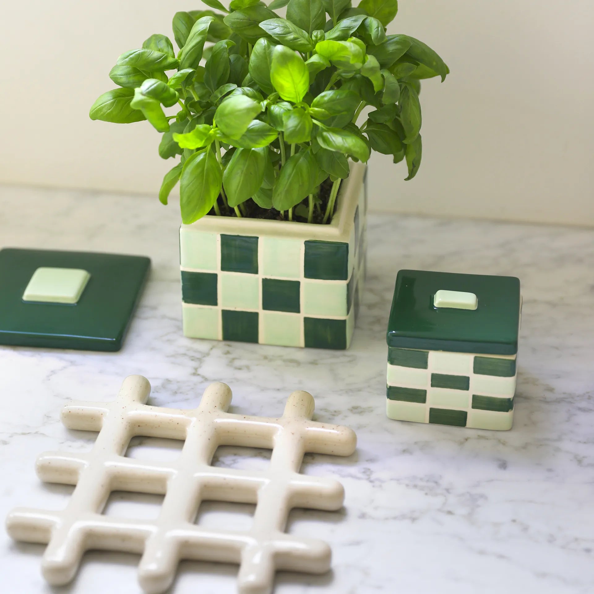 Trivet Grid Speckle